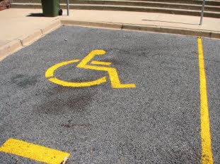 Parcările din București, sunt multe sau puține? Pentru persoanele cu dizabilități aproape nu există!