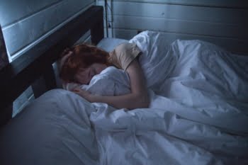 Sfaturi pentru a avea un somn liniștit în nopțile calde
