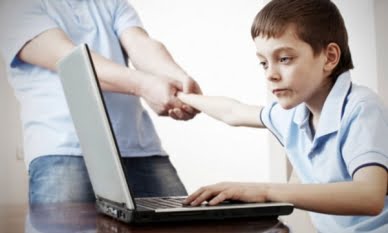 Nu lăsa tehnologia digitală să alieneze viața copilului tău.