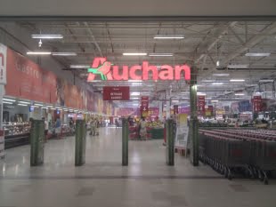 Carrefour, Auchan și Cora, amendate de Consiliul Concurenței cu peste 15 milioane de euro