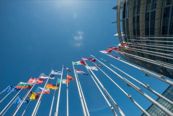 Regulamentul intern al Parlamentului: eurodeputații vor declara toate reuniunile cu grupurile de interese
