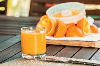 Este sucul de fructe mai sănătos decât băutura carbogazoasă?
