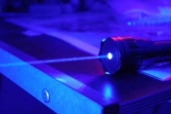 ANPC a dat amenzi de peste 270.000 de lei în urma controalelor privind comercializarea dispozitivele cu fascicul luminos tip laser, în zona București-Ilfov