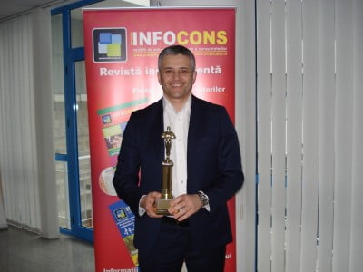 Dl. Sorin Mierlea a luat un premiu pentru 10 ani de implicare in activitatile miscarii de protectia consumatorilor in cadrul Galei - Celebritatile Anului 2014