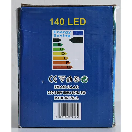 Lanțul de iluminat cu 140 de LED-uri colorate, neînlocuibile și o unitate intermitentă.