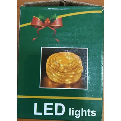 Lanțul de iluminat cu 200 de LED-uri albe, neînlocuibile, o unitate intermitentă și un comutator cu 8 funcții.