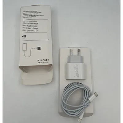 Încărcător USB-C pentru iPhone. Produs vândut online.