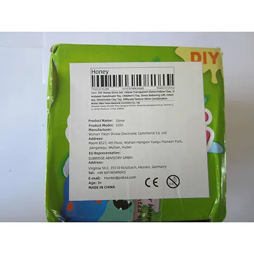 Slime cu o albină din plastic și alte accesorii, 200 ml. Produs vândut online, în special prin intermediul AliExpress.