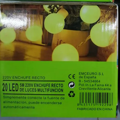Lanțul de iluminat cu 20 de bucăți de LED-uri neînlocuibile, de cinci metri lungime. Tensiune 220 V.