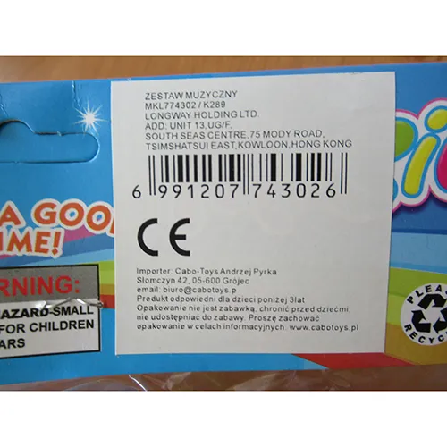 Set de instrumente muzicale de jucărie din plastic.