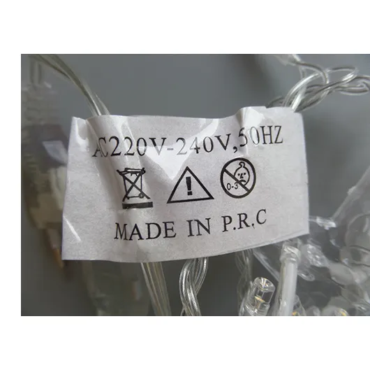 Lanțul de iluminat pentru utilizare în interior cu 140 de LED-uri neînlocuibile în formă de stele.