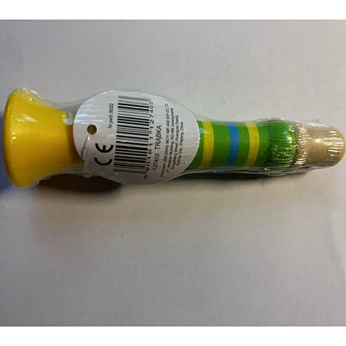 Trompetă de jucărie din lemn.