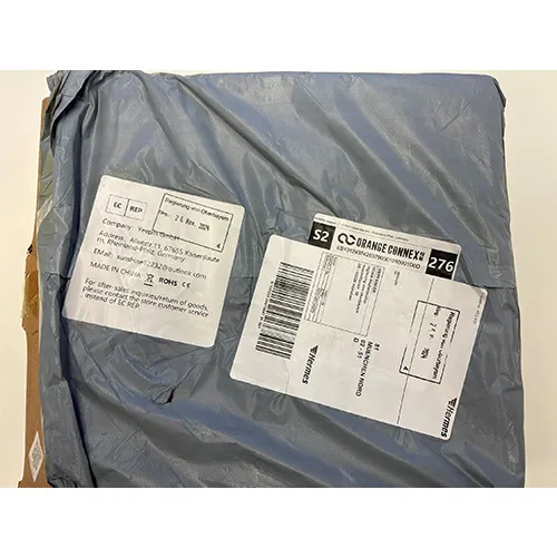 Bază metalică rotundă cu lumină LED și cablu de alimentare. Produs vândut online, în special prin intermediul eBay (identificator unic de produs: 355172493481).