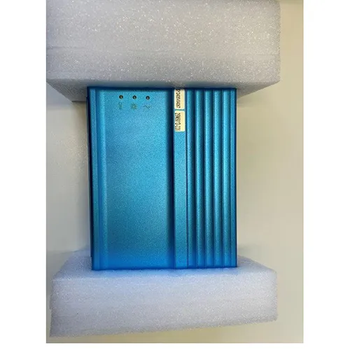 Invertor solar pentru conversia curentului continuu (CC) dintr-un sistem fotovoltaic în curent alternativ (CA) pentru alimentarea rețelei de alimentare. Tensiuni de intrare de la 16 la 28 volți DC și o tensiune de ieșire de la 180 la 260 volți. Produs vândut online, în special prin Amazon (ASIN: B0C9MPG46J).