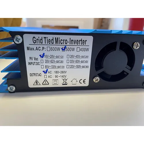 Invertor solar pentru conversia curentului continuu (CC) dintr-un sistem fotovoltaic în curent alternativ (CA) pentru alimentarea rețelei de alimentare. Tensiuni de intrare de la 16 la 28 volți DC și o tensiune de ieșire de la 180 la 260 volți. Produs vândut online, în special prin Amazon (ASIN: B0C9MPG46J).
