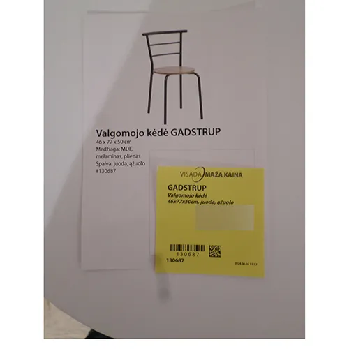 Scaun cu picioare, spătar lateral, spătar din tuburi metalice negre (cu diametrul de 22 și, respectiv, 28 mm) și scaun din tablă din fibră de lemn cu grosimea de 15 mm (MDF), de culoare stejar. Dimensiuni: W46 x H77 x D50 cm.