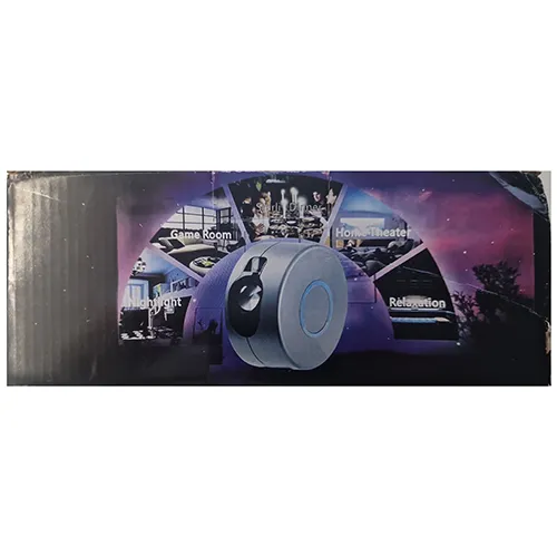Produsul proiectează lumina sub formă de nebuloase galactice și, de asemenea, sub forma unui cer înstelat pe peretele sau tavanul unei încăperi. Proiectorul este rotund și gri, cu benzi decorative albastre. Produs vândut online, în special prin intermediul MediaMarktMarketplace