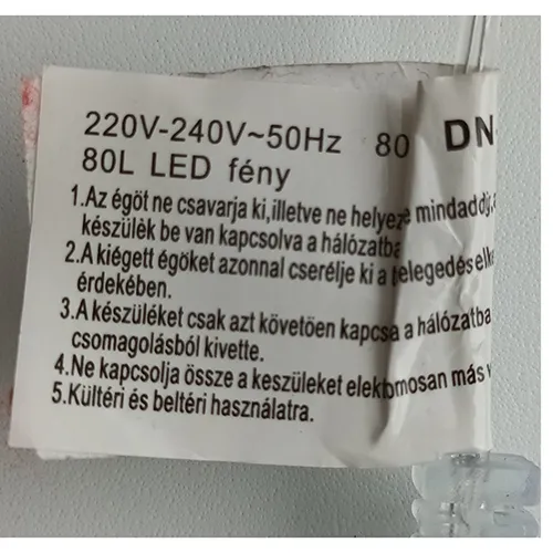 Lanț de iluminat de Crăciun cu 80 de surse de lumină cu LED-uri neînlocuibile, echipate cu o unitate electronică pentru opt efecte de iluminare diferite.