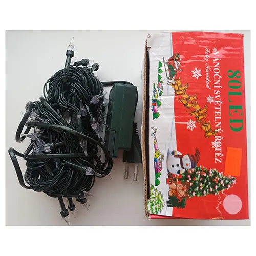 Lanț de iluminat format din 80 de lumini LED neînlocuibile echipate cu o unitate electronică pentru opt programe de efecte de iluminare.