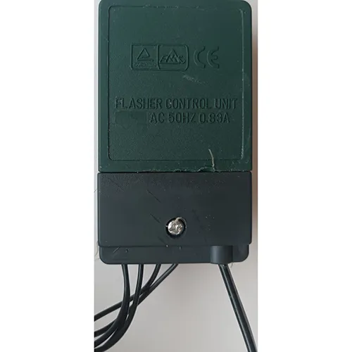 Lanț de iluminat format din 80 de lumini LED neînlocuibile echipate cu o unitate electronică pentru opt programe de efecte de iluminare.