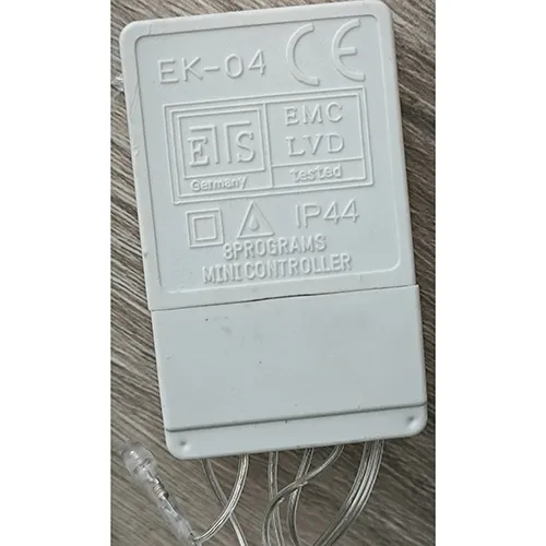 Lanț de iluminat care conține 280 de surse de lumină cu LED-uri neînlocuibile. Produsul include un dispozitiv pentru schimbarea modurilor de iluminare.