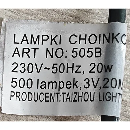 Lanț de iluminat conceput pentru interconectare, care conține 500 de surse de lumină cu LED-uri neînlocuibile și un dispozitiv pentru schimbarea modurilor de iluminare. Produs vândut online, în special prin ledziarovka.eu