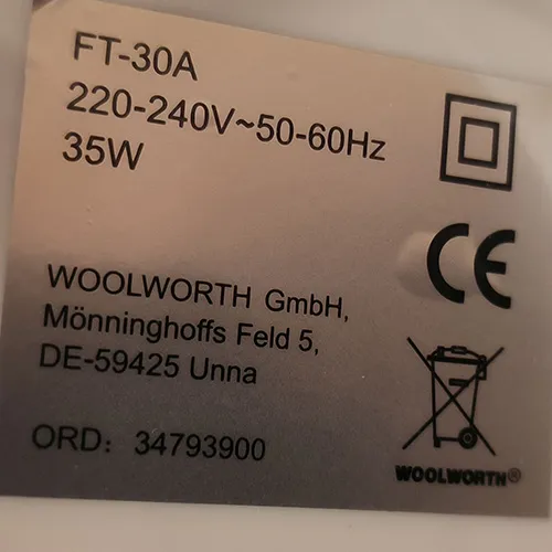 Ventilator electric cu trei niveluri de viteză, alimentat la rețea. Produs vândut online, în special prin intermediul woolworth.pl