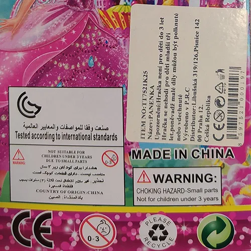 Păpușă din plastic, în formă de zână cu aripi și păr lung portocaliu și albastru.