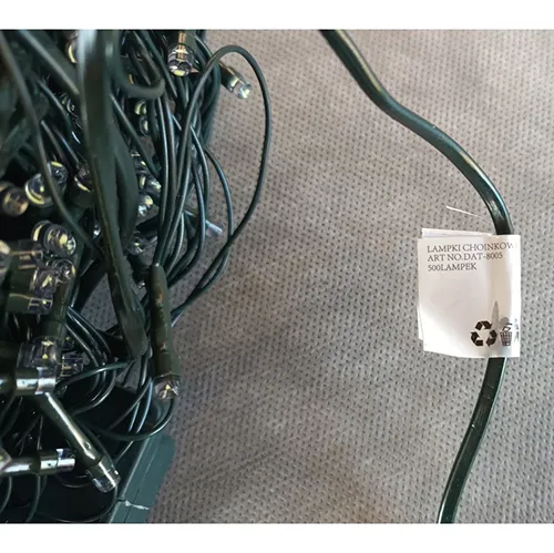 Lanț de iluminat extensibil echipat cu o unitate de comandă cu 8 funcții. Produsul conține 500 de lumini LED și are o lungime de 38m.