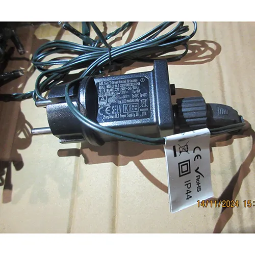 Lanț de iluminat cu 400 de lămpi cu LED-uri și o lungime de 50m. Puterea: 24W Produs vândut online, în special prin intermediul euroled.lv.