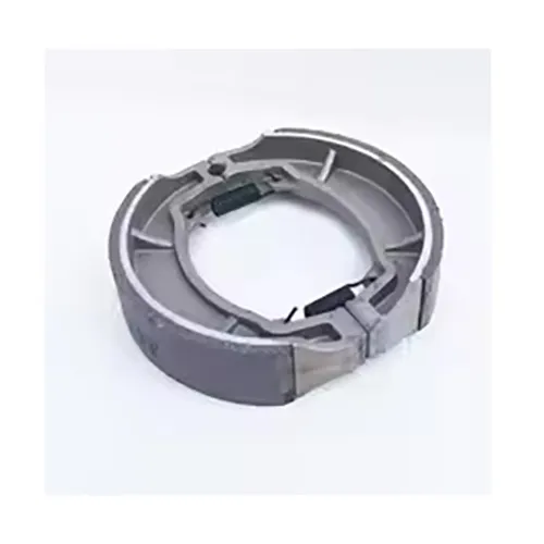 Partea de motocicletă: Înlocuirea tamburului de frână pentru motocicletele Roketa, Sunl, Jonway și Taotao cu motoare de 50cc, 110cc, 125cc, 150cc și 250cc. Tipul motorului: GY6. Modele de motoare: 152QMI, 157QMJ și 161QMI. Produs vândut online, în special prin intermediul AliExpress.