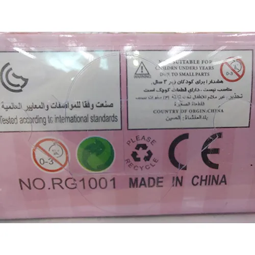 Păpușă de plastic într-o rochie verde.