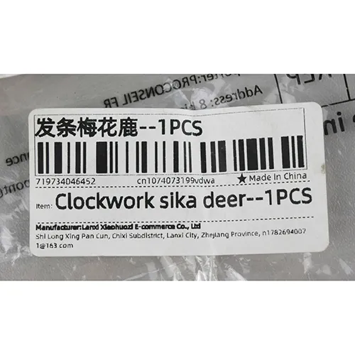 Jucărie de plastic Wind-up, în formă de cerb verde și un șoarece galben.