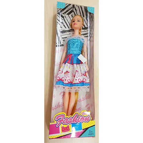 Păpușă din plastic, cu păr lung împletit și rochie colorată fără mâneci. Dimensiune: 28 cm.