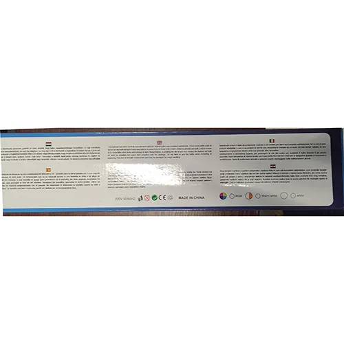 Lanț de iluminat, echipat cu LED-uri albe și sârmă izolată transparentă.