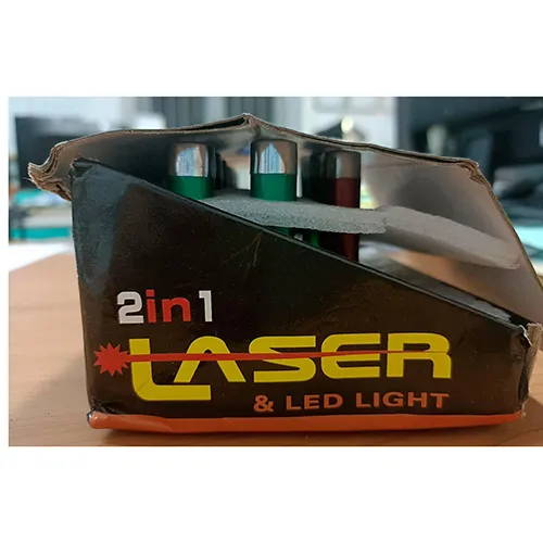 Indicator laser cu lumină dublă și funcție laser, alimentat de baterii cu trei butoane.