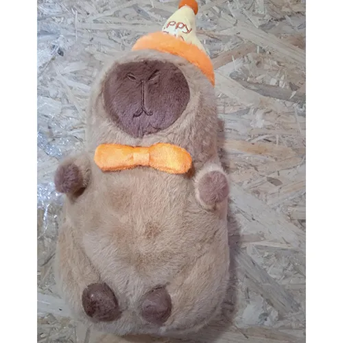 Jucărie moale, în formă de capibara. Produs vândut online, în special prin intermediul Shein (numărul de identificare al produsului: sl25030421116762215).