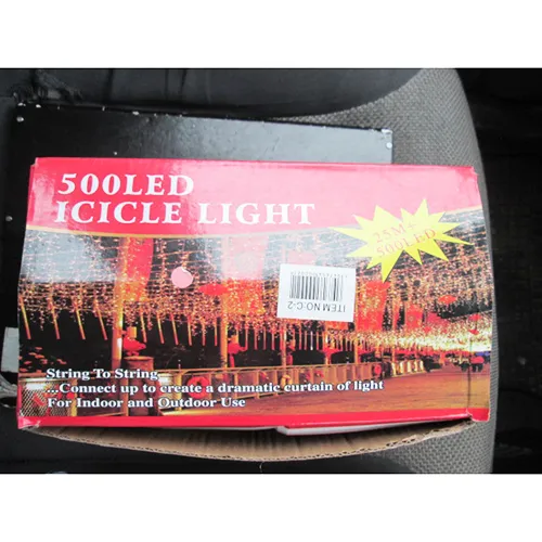 Lanț de iluminat, lung de 25 de metri, cu 500 de lumini LED.