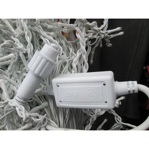 Lanț de iluminat, lung de 25 de metri, cu 500 de lumini LED.