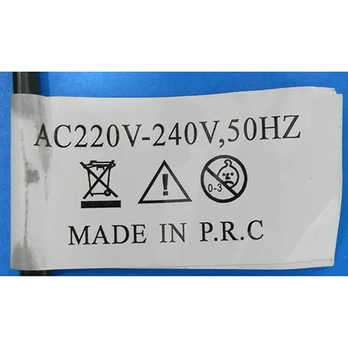 Lanț de iluminat decorativ în formă de șir, cu o unitate intermitentă cu 8 funcții și o priză care poate fi extinsă cu membri suplimentari.