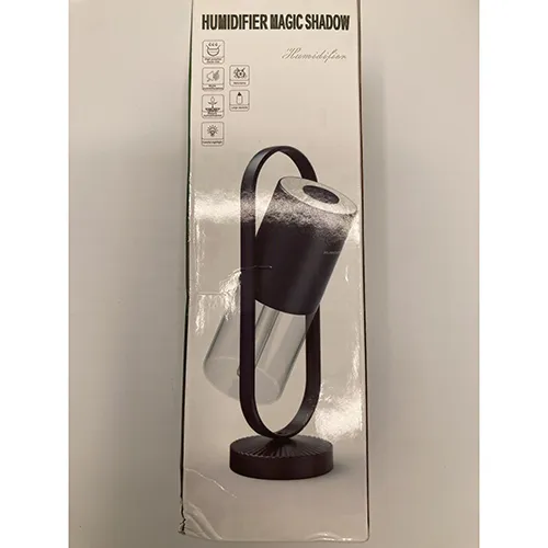 Umidificator de aer cu funcții de iluminare și un cablu de încărcare. Produs vândut online, în special prin intermediul Bykylie.se.