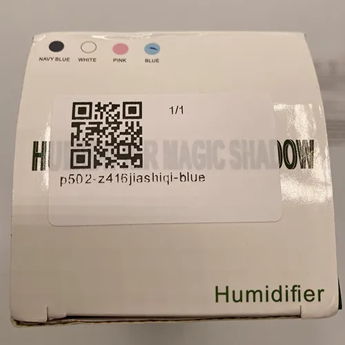 Umidificator de aer cu funcții de iluminare și un cablu de încărcare. Produs vândut online, în special prin intermediul Bykylie.se.