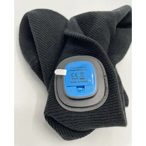 Cămașă neagră tricotată, cu o lampă LED din piele artificială. Produs vândut online, în special prin intermediul krisskydd.se.