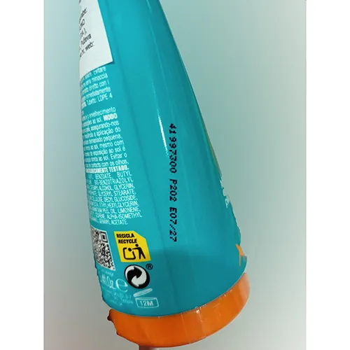 Cremă de protecție solară rezistentă la apă cu SPF 50 și vitamina E, 100ml. Produs vândut online, în special prin intermediul shop.insako.hr.