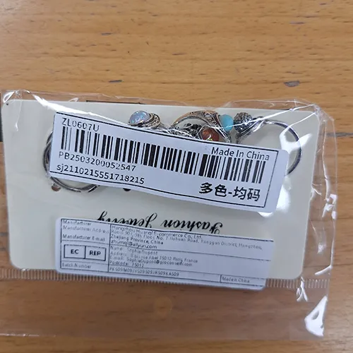 Set de șapte inele. Produs vândut online, în special prin intermediul Shein.