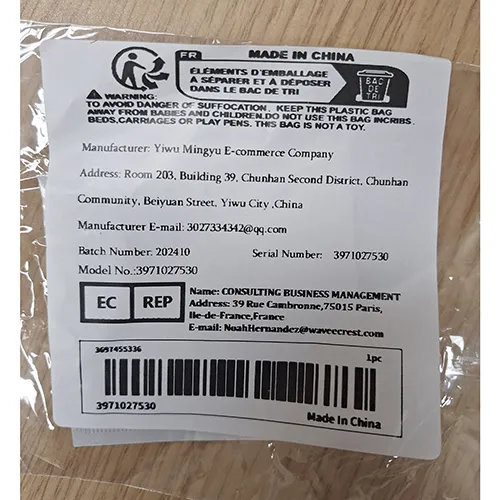 Colier cu un unicorn. Produs vândut online, în special prin intermediul Temu.