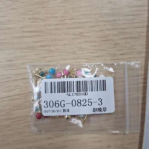 Colier, promovat ca incluzând zirconii, destinat femeilor, 45cm. Produs vândut online, în special prin intermediul AliExpress (identificator unic: NX6JLSW581116).