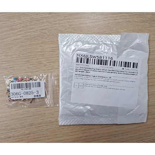 Colier, promovat ca incluzând zirconii, destinat femeilor, 45cm. Produs vândut online, în special prin intermediul AliExpress (identificator unic: NX6JLSW581116).