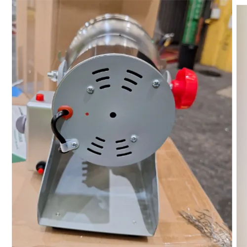 Unealtă mică de concasare a blatului metalic cu dop de perete, lame de rezervă și linguri de măsurare.