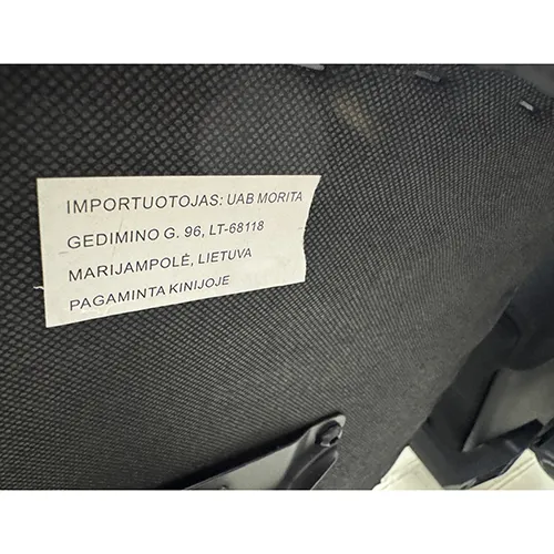 Scaun de birou pentru uz casnic cu scaun moale, spătar și cotiere. Baza scaunului este metalică, în formă de stea, cu roți din plastic de 50 mm. Scaunul are reglarea înălțimii scaunului, balansarea spătarului scaunului, mecanismul de înclinare a scaunului și funcțiile de reglare.